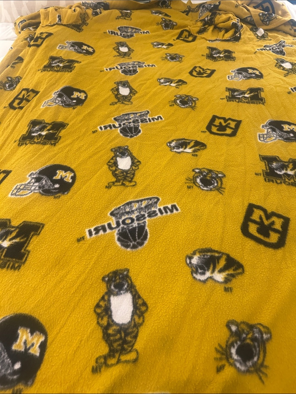 University of Missouri Fleece Throw w Arm Sleeves Blanket with Tigers 65x51